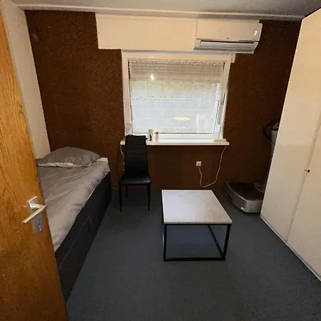 Detached Bungalow In Quiet Town *
